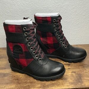 Sorel lexie wedge black and red plaid boots